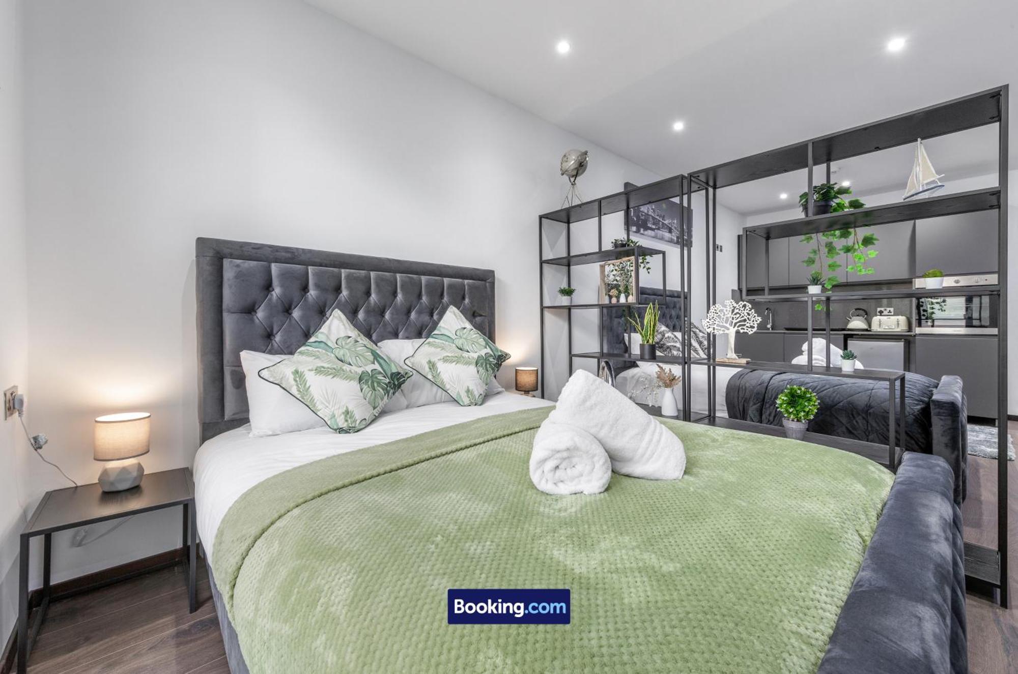 Stylish Studio Apt By Stay Smart Short Lets & Serviced Accommodation Woodstock With Free Wifi London Exterior photo