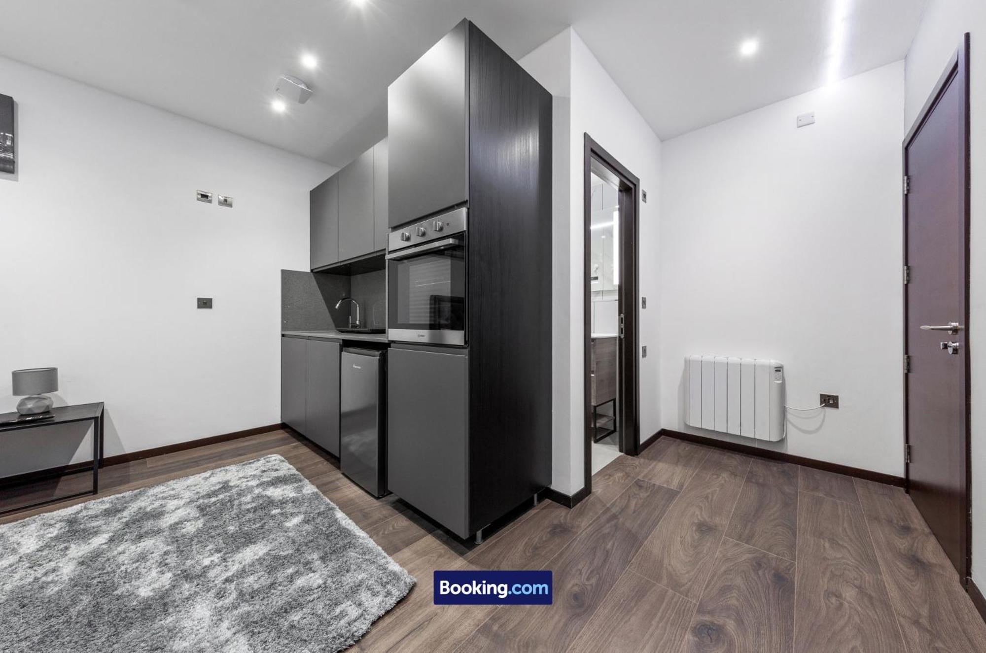 Stylish Studio Apt By Stay Smart Short Lets & Serviced Accommodation Woodstock With Free Wifi London Exterior photo