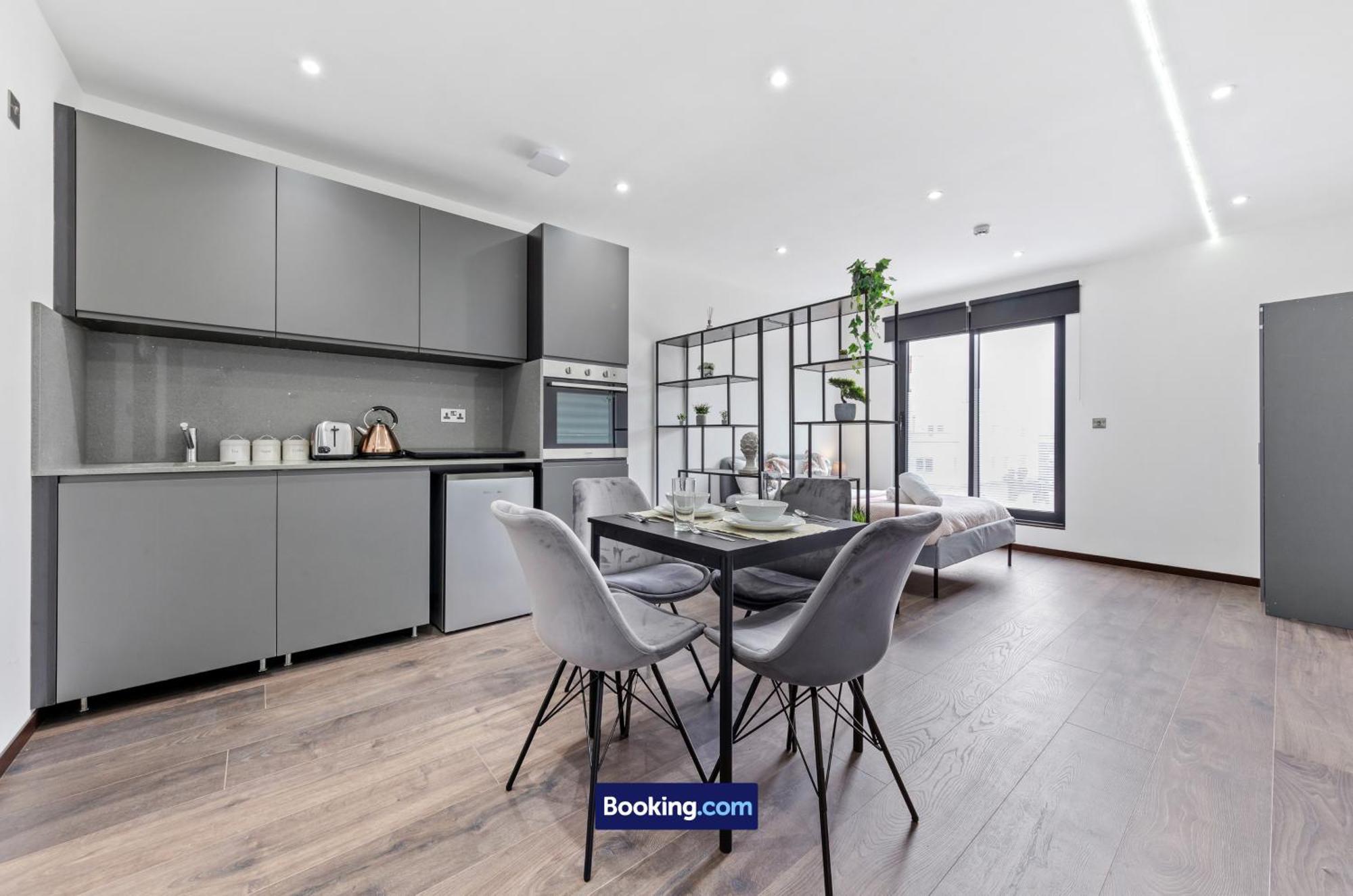 Stylish Studio Apt By Stay Smart Short Lets & Serviced Accommodation Woodstock With Free Wifi London Exterior photo