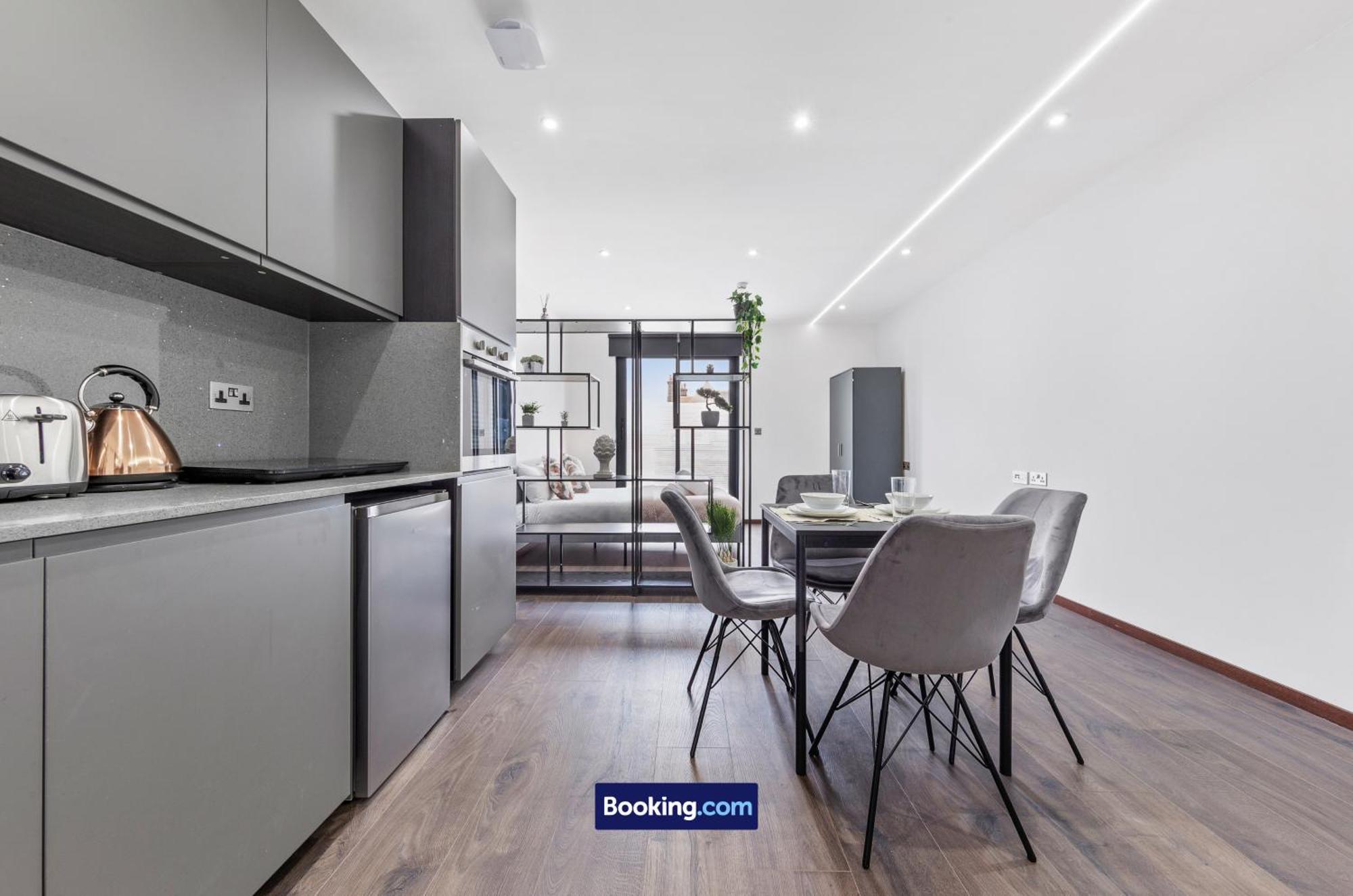 Stylish Studio Apt By Stay Smart Short Lets & Serviced Accommodation Woodstock With Free Wifi London Exterior photo